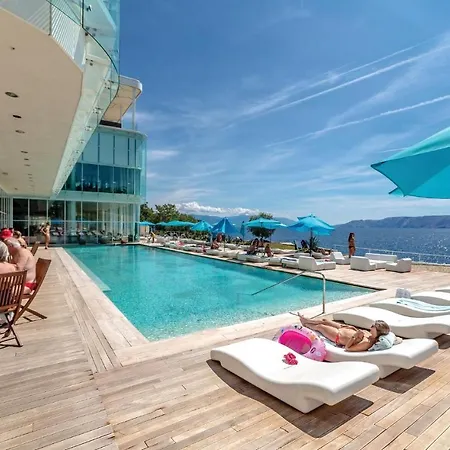 Beautiful In With Outdoor Swimming Pool, Sauna And 2 Bedrooms * Novi Vinodolski