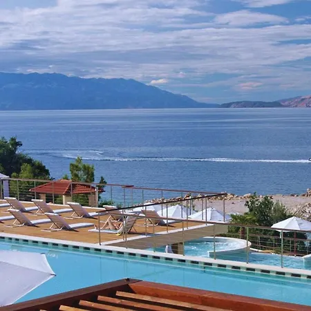 Beautiful In With Outdoor Swimming Pool, Sauna And 2 Bedrooms Novi Vinodolski