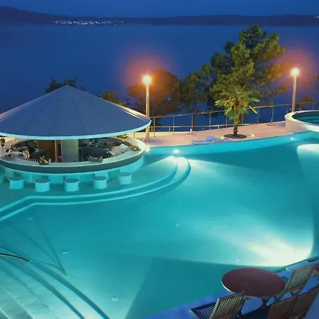 Beautiful In With Outdoor Swimming Pool, Sauna And 2 Bedrooms Novi Vinodolski