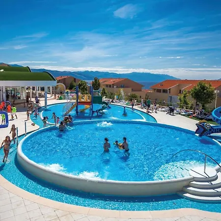 Apartman Beautiful In With Outdoor Swimming Pool, Sauna And 2 Bedrooms