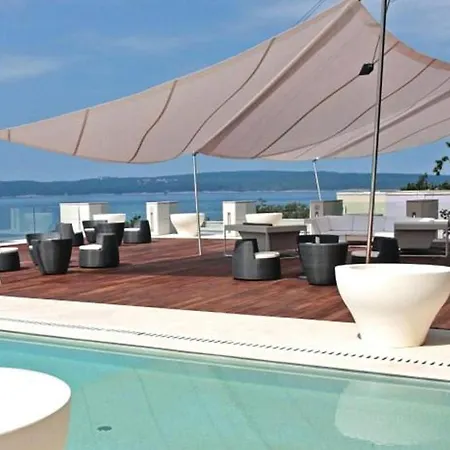 Beautiful In With Outdoor Swimming Pool, Sauna And 2 Bedrooms * Novi Vinodolski