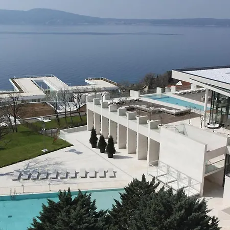 Apartman Beautiful In With Outdoor Swimming Pool, Sauna And 2 Bedrooms *