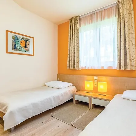 Beautiful In With Outdoor Swimming Pool, Sauna And 2 Bedrooms Apartman Novi Vinodolski