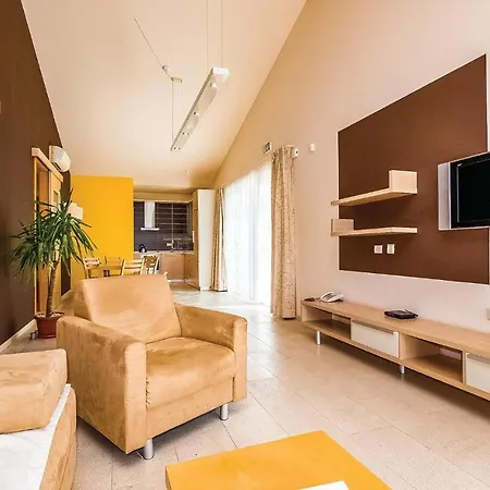 Beautiful In With Outdoor Swimming Pool, Sauna And 2 Bedrooms